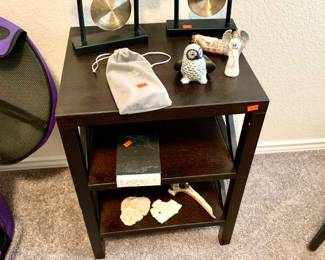 Set of gongs, side table