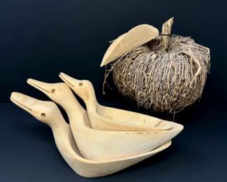 74 3MexicanCarvedWoodDuckScoopsWoodenAppleShapedDecor
