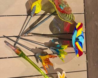 79 BlownGlassFlowerYardArtUniqueDesignsMulticoloredForms