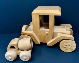 83 DifferentDrummerSignedWoodenToyVehicleSetSolonMaine