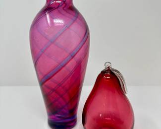 61 HandBlownGlassVasewaTwistedDesignCranberryGlassPear
