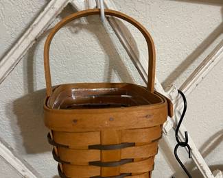 AUCTION @ hibid.com/catalog/672931/cluckin-good-finds-at-velasco