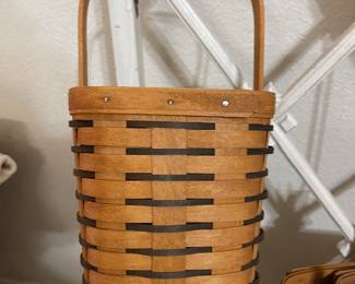 AUCTION @ hibid.com/catalog/672931/cluckin-good-finds-at-velasco