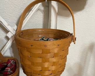 AUCTION @ hibid.com/catalog/672931/cluckin-good-finds-at-velasco