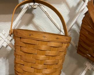 AUCTION @ hibid.com/catalog/672931/cluckin-good-finds-at-velasco