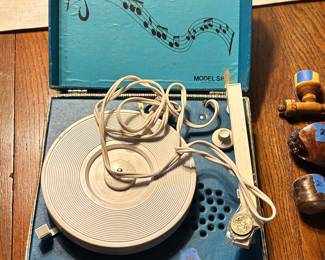 Vintage DJ portable handled 45 record player $15