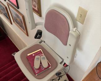 Acorn stair lift