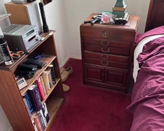 2 matching night stands