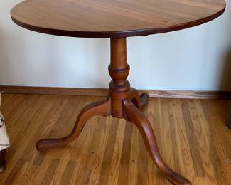 Queen Anne Antique Style Cherry Tilt Top Tea Table