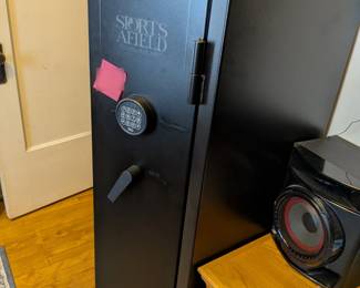 Secure your valuables with this sturdy Sports Afield "Yosemite" gun safe. Designed for security and fire protection, this safe features a programmable electronic lock and a durable steel construction. With a fully convertible interior, it's perfect for safely storing firearms, jewelry, documents, and other important items. A great addition to any home for peace of mind.