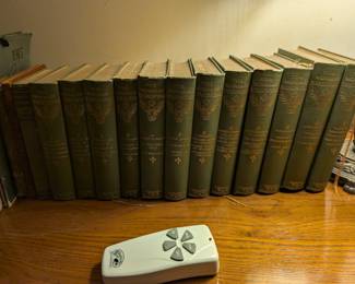 A beautiful and complete set of "The Works of Shakespeare," published in 1907. Edited by Israel Gollancz and published by J. M. Dent & Co. in London, these books feature a classic, decorative design with gold-embossed spines and detailed illustrations. This is a perfect set for any literature lover, a fan of classic bindings, or as a distinguished decorative accent for a library or study.