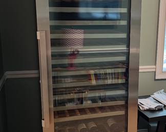 Wine Enthusiast XL Red Wine Cellar