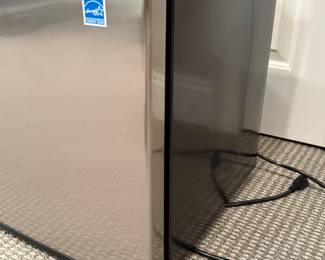 Avanti mini-fridge