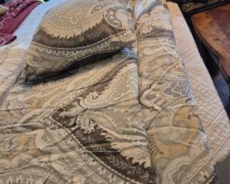 Queen comforter set