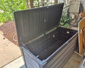 Ozutdoor storage bin