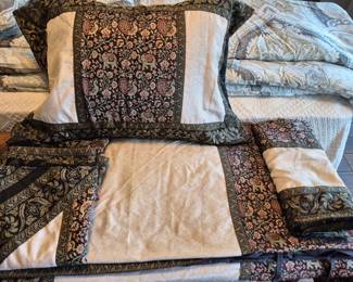 Queen comforter set