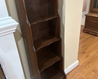 Mahogoany 4-tiered bookshelf