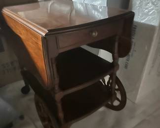Pennsylvanie House Cherry Wood Drop Leaf Rolling Tea Cart
