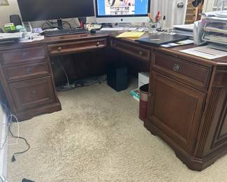 Brookhaven Executive L-shaped desk by Hooker Furniture