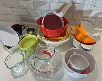 Assorted Kitchen Mixing & Prep Bowls with Measuring Cups