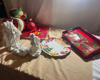 Christmas platters, trays, and décor