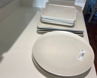 12 pcs of off white modern plates
