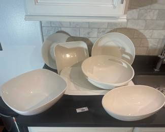 White Ceramic Bowls & Serving Pieces