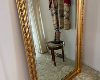 Beautiful gold mirror! This solid wood frame is so pretty and in perfect condition!