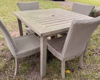 Outdoor table and 4 chairs