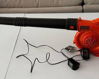 Black and Decker battery operated leaf blower