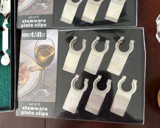 Stemware plate clips, 2 sets