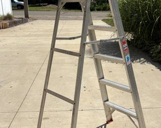 6’ aluminum ladder