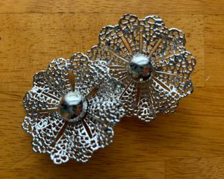 Earrings, sold in lot