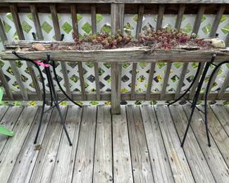 Cute driftwood plater with stands