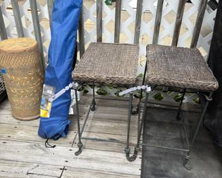 Outdoor side tables, Outdoor chairs & large pot