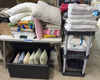 Pillows, Ottoman/chest, Bed linens