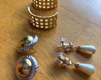 Earring lot