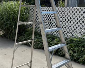 8’ aluminum ladder