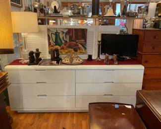 Long 6 drawer white dresser 28” tall x 6’ long x 20” deep 