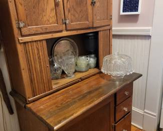 Hoosier Cabinet, complete with slide out work surface, lower drawer tin bread bin, Spice racks, Bottle racks & Flour Sifter.