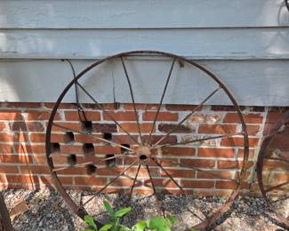 Carriage wheel, 19th century. 