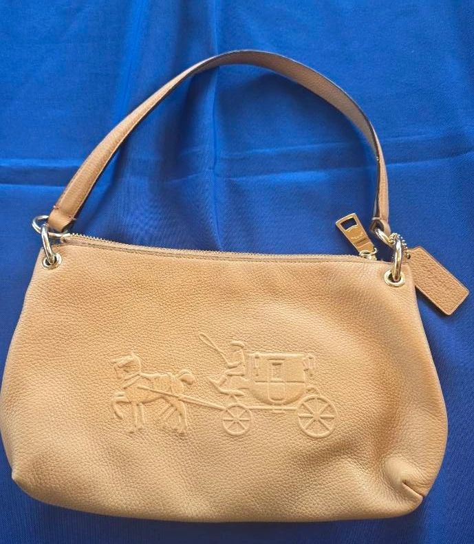 01 Coach Handbag with AUTHENTICATION