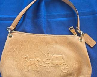 01 Coach Handbag with AUTHENTICATION