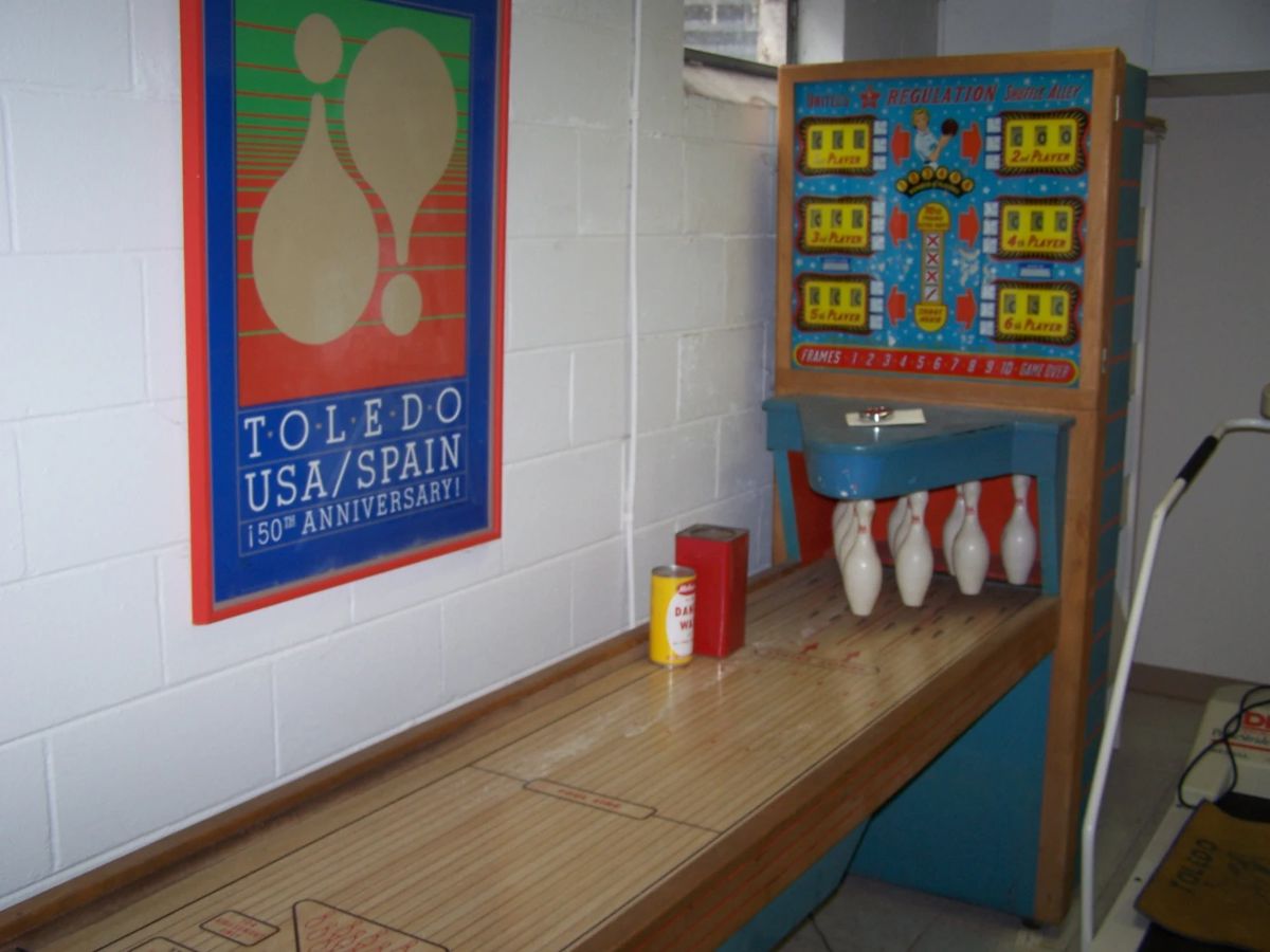 VINTAGE BOWLING GAME--IT WORKS!!