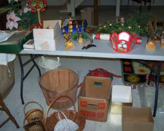 BASKETS & HOLIDAY