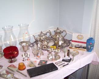 "HAMPTON COURT" TEA SET & OTHER SERVING PIECES