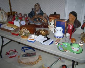 TABLE OF MISC. INCLUDING LLADRO SEAMAN (DAMAGED)