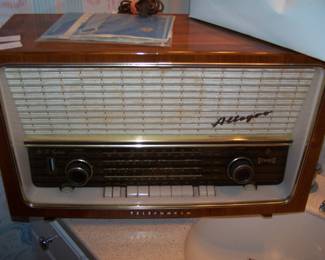 VINTAGE RADIO--TELEFUNKEN
