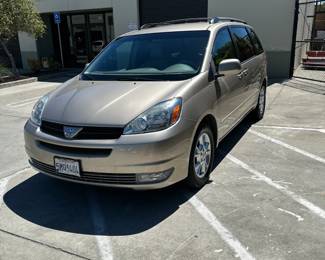 2005 Toyota Sienna XLE Minivan 4D: 82,264 miles