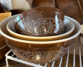 PYREX Woodland Brown Nesting Mixing Bowls